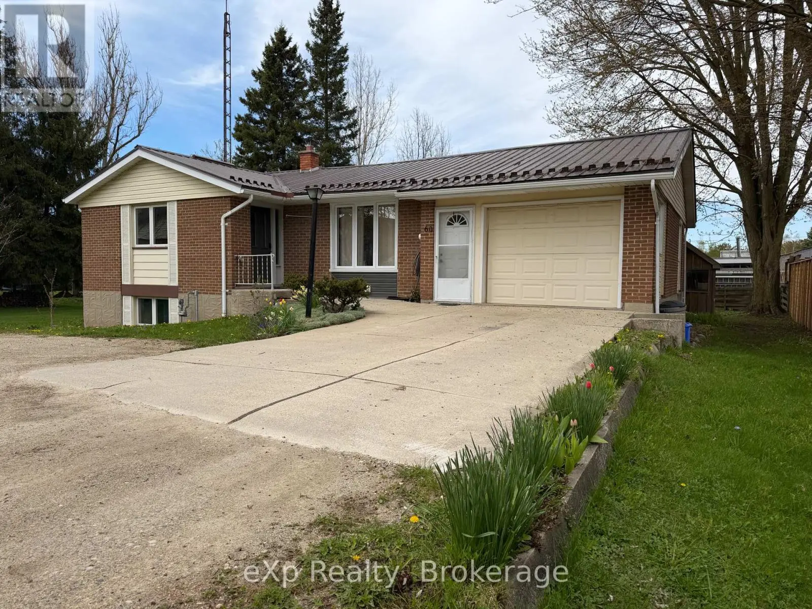 60 Main Street E, Mapleton